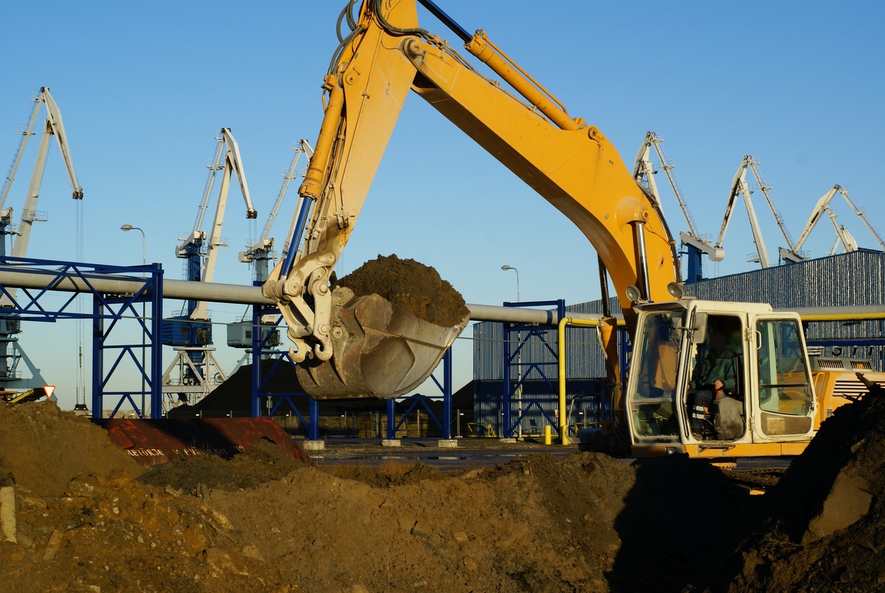 digger in ore mine - dreamstime_5440864.jpg