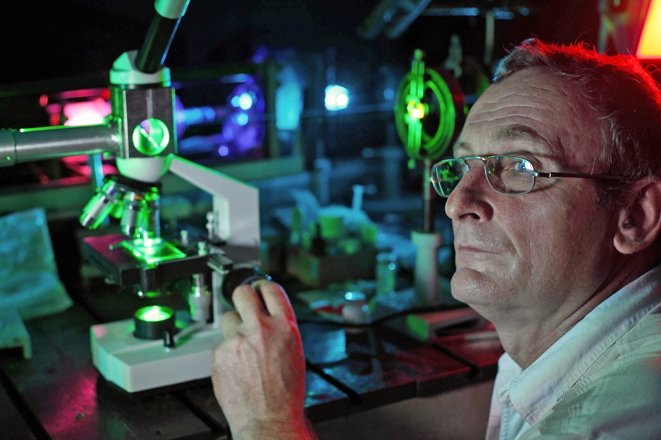 laser optical work - dreamstime_m_27108080.jpg